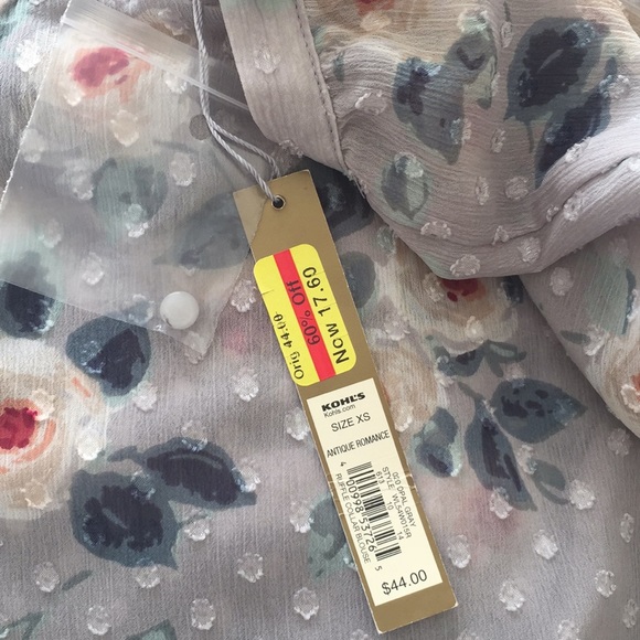 Sold NWT Blue flowers top - Picture 3 of 3